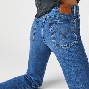 Levi's wedgie straight button fly size 27